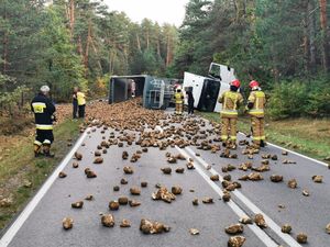 przewrócony pojazd