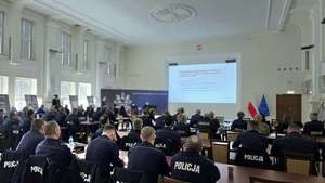 policjanci podczas odprawy pionu prewencji