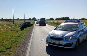 miejsce wypadku, na pierwszym planie radiowóz