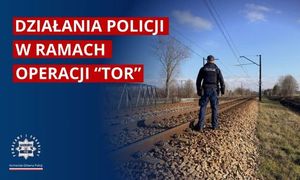 policjant na tle torów