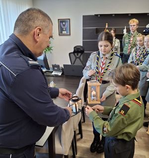 przekazanie światełka pokoju