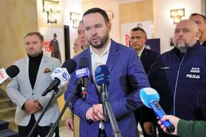 briefing prasowy z wojewodą i służbami