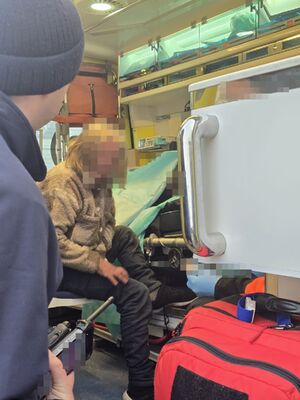 osoby wewnątrz karetki