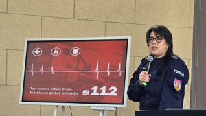 policjantka podczas prezentacji