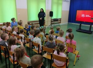 policjantka na spotkaniu z dziecmi