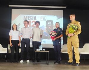 policjantka podczas spotkania w szkole
