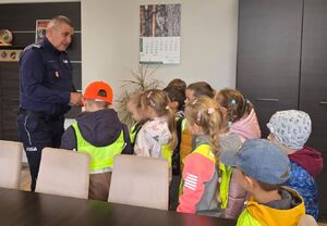 przedszkolaki u I Zastępcy Komendanta Powiatowego Policji w Biłgoraju