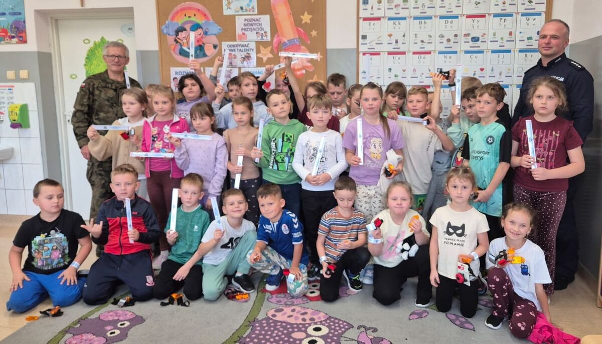 Spotkania edukacyjne o bezpieczeństwie w szkołach w Dąbrowicy i Korytkowie Dużym